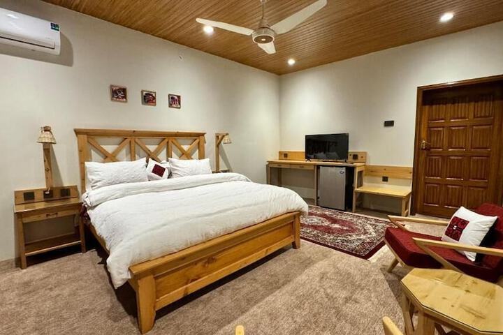 Room 12 of 24