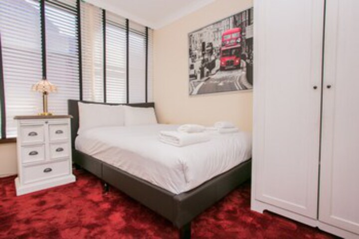 Room 15 of 17