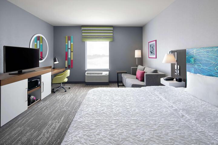 King Room with Microwave and Refrigerator (10 of 14)