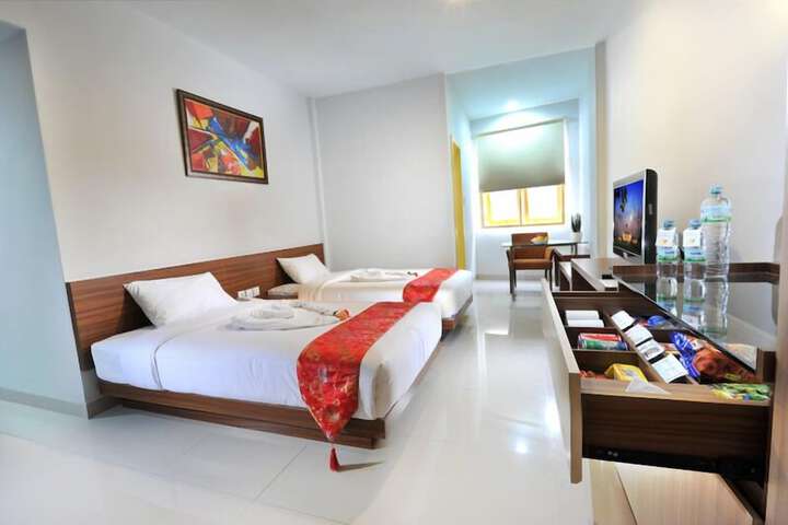 Room 4 of 7