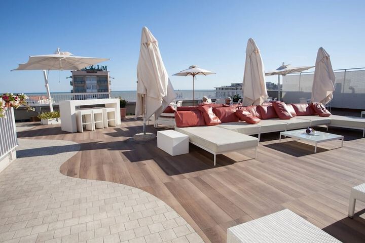 Sundeck 45 of 48