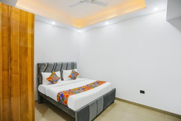 Room 6 of 38