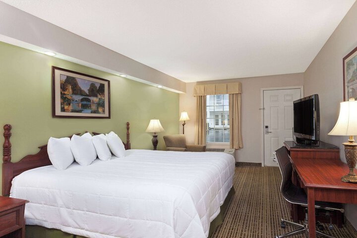 1 King Bed Mobility Accessible (6 of 9)