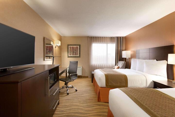 2 Double Beds (1 of 5)