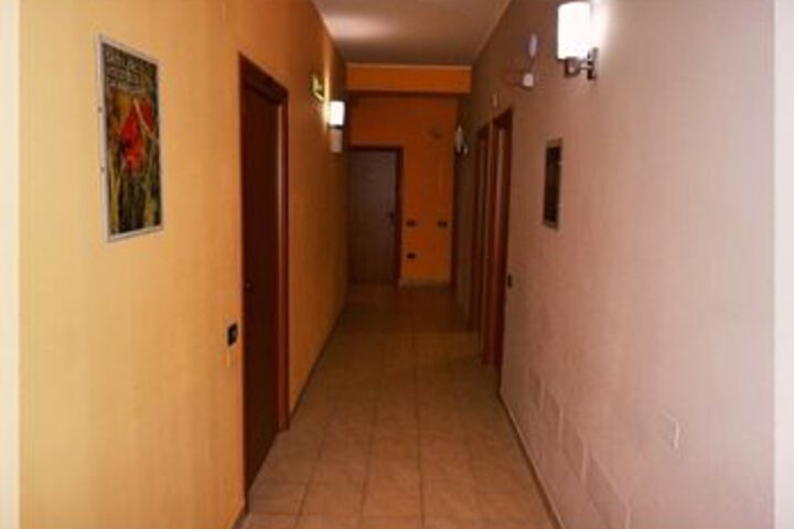 Ballroom/Hall 54 of 70
