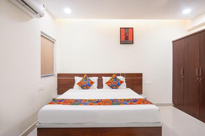 Room 6 of 12