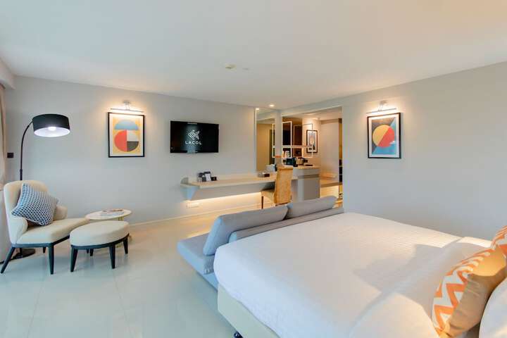 Room 33 of 144
