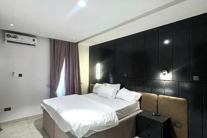 Room 9 of 27