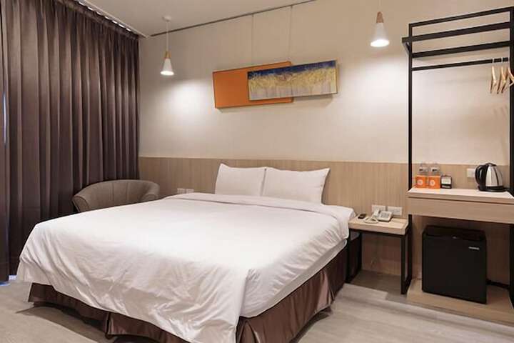 Room 16 of 38