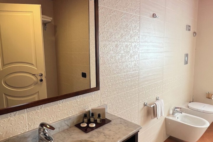 Room 32 of 67