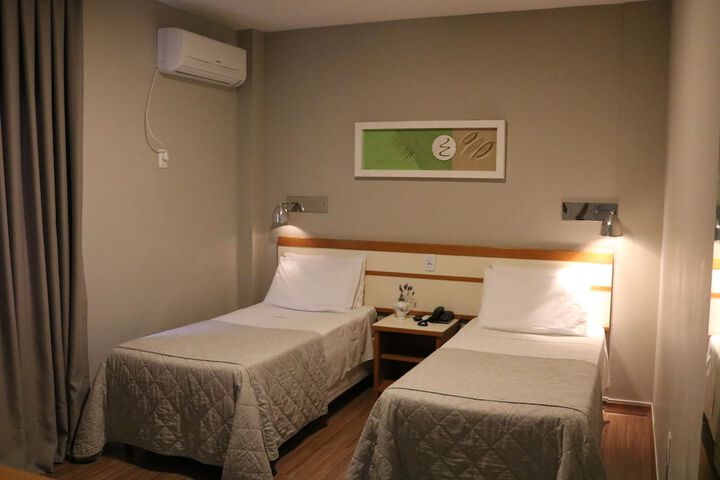 Room 6 of 40
