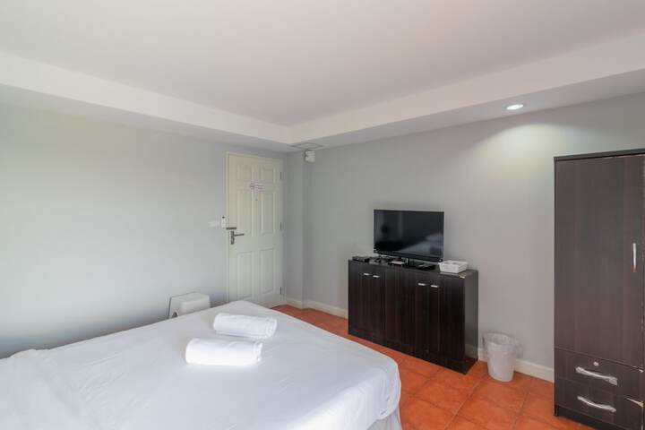 Room 11 of 28