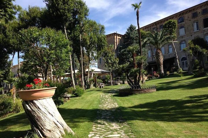 Hotel Exterior 41 of 60