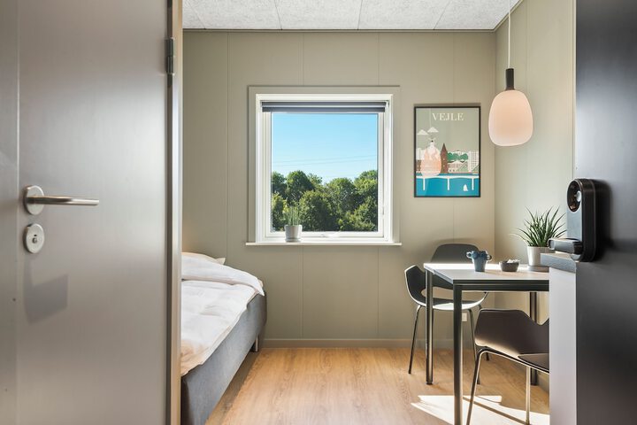 Room 2 of 48