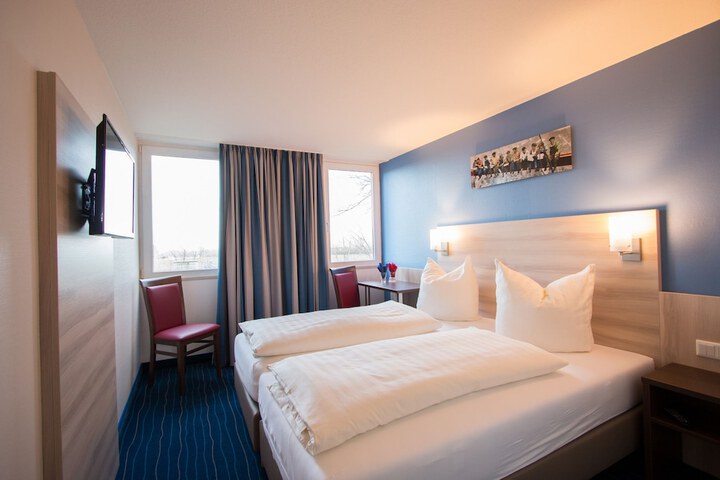Room 8 of 40