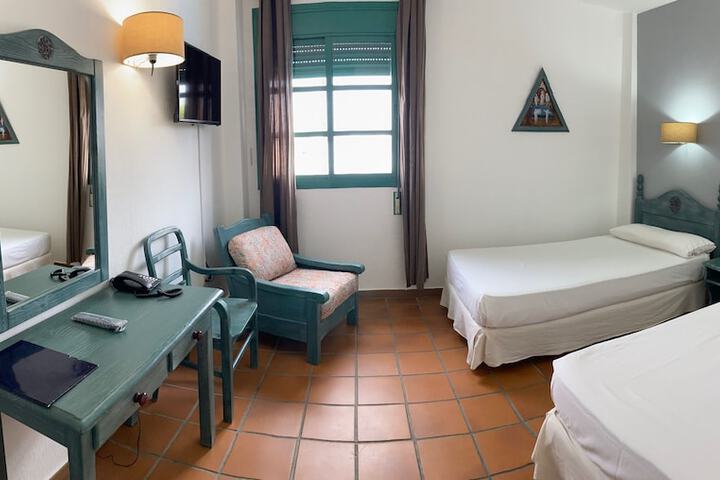 Room 13 of 35