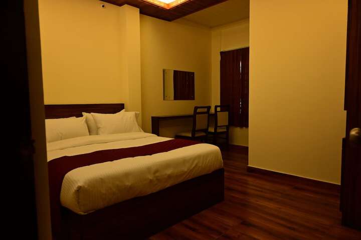 Room 10 of 16