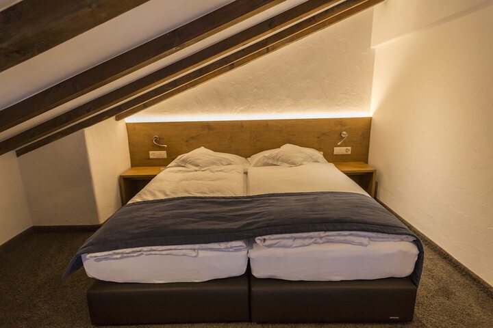 Room 11 of 71