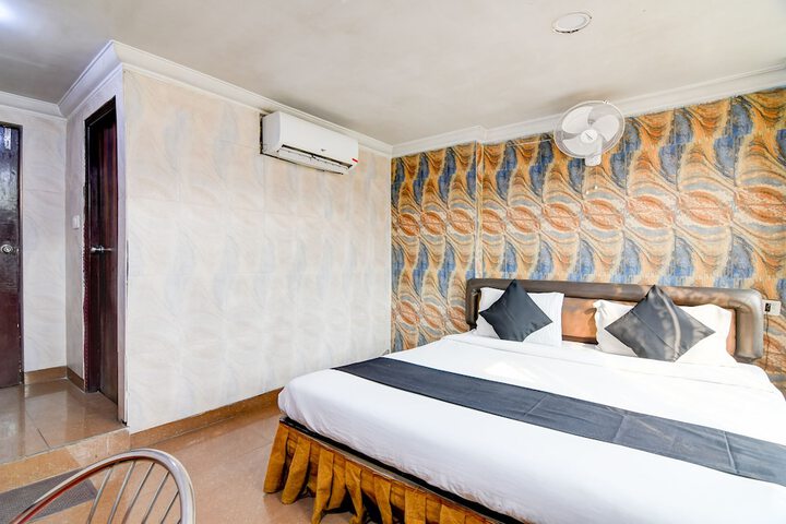 Room 6 of 24
