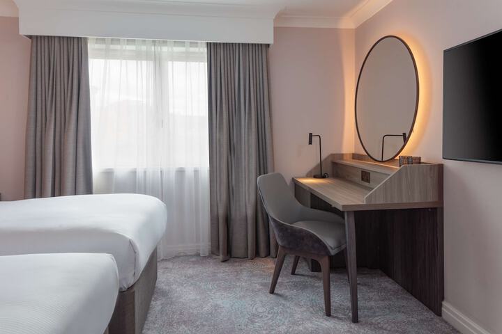 Room 33 of 177