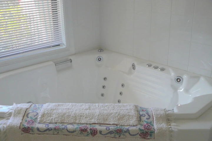Room 4 of 7