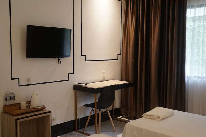Room 9 of 28