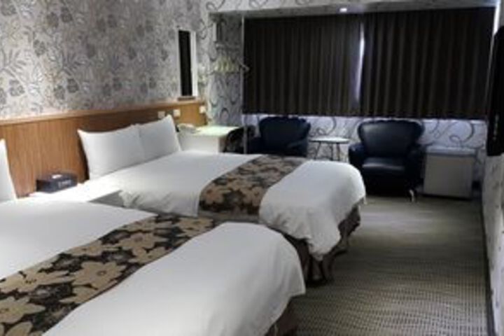 Room 13 of 22