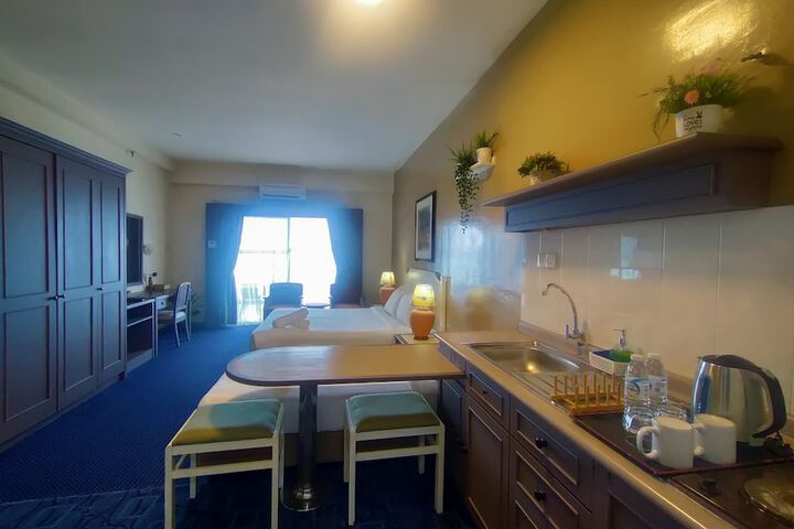 Room 211 of 650