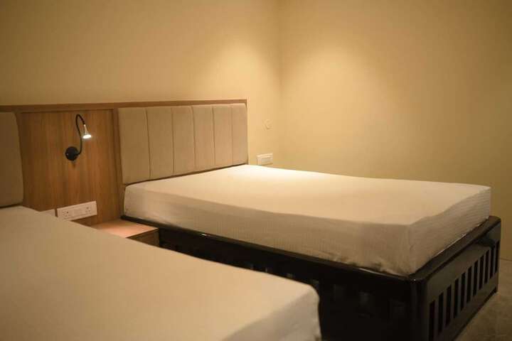 Room 4 of 11