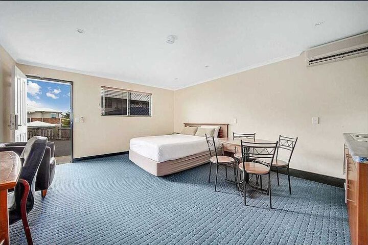 Room 6 of 25