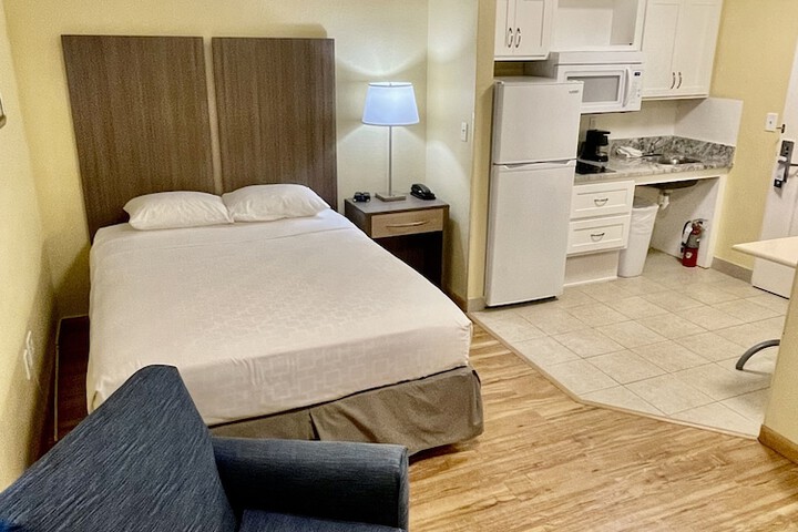 Efficiency Queen Bed (23 of 24)