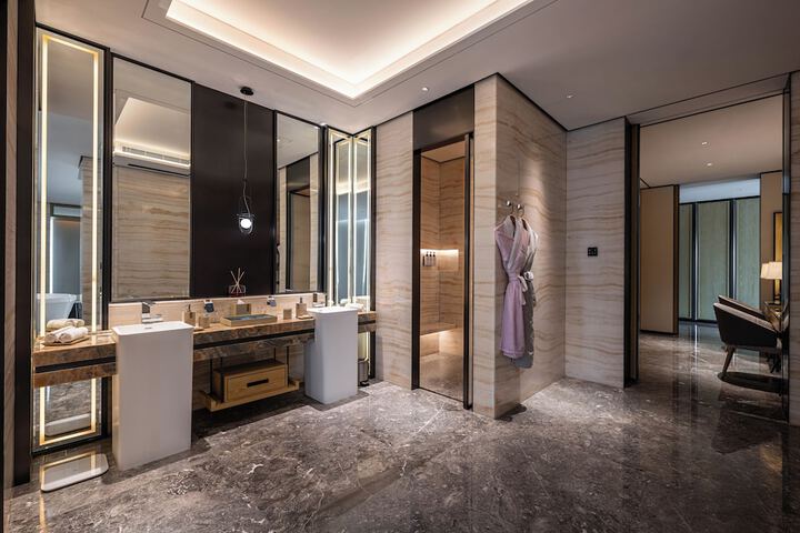 Room 60 of 90