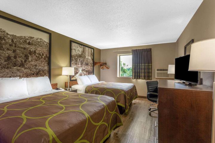 1 Queen Bed (8 of 27)