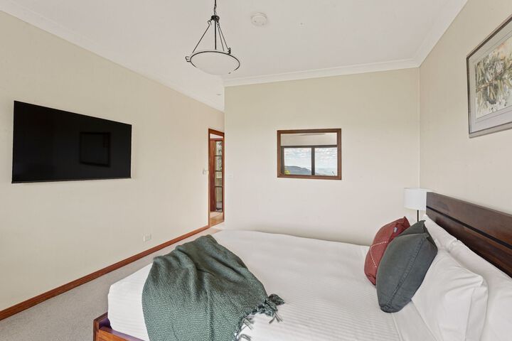 Room 6 of 17