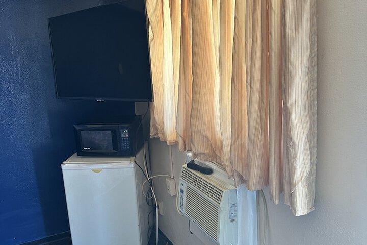 Room 9 of 10