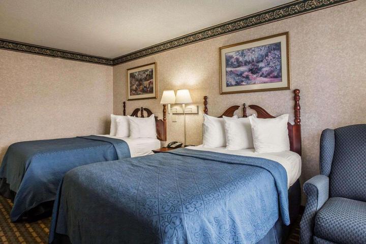 2 Double Beds (1 of 18)