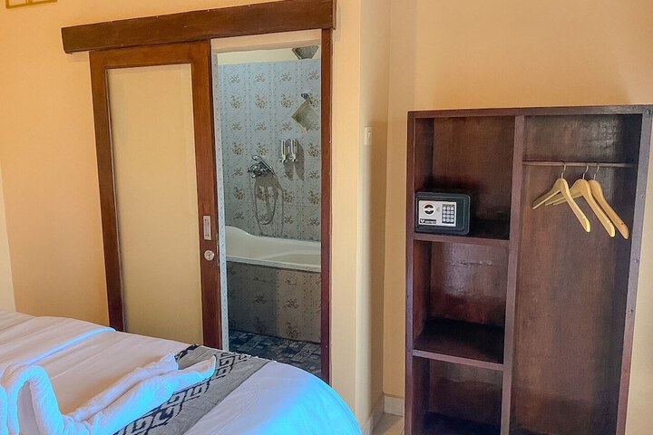 Room 15 of 49