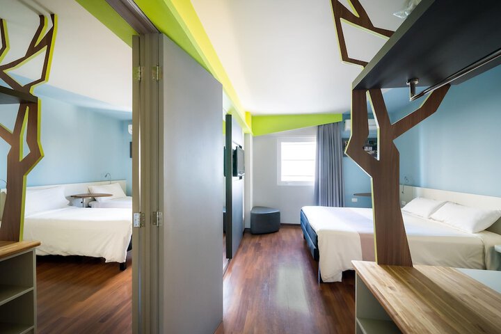 Room 10 of 48