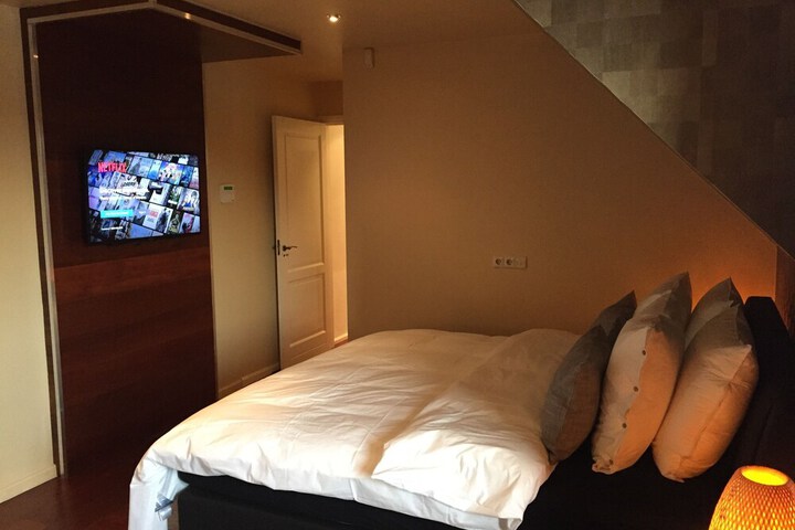 Room 2 of 54