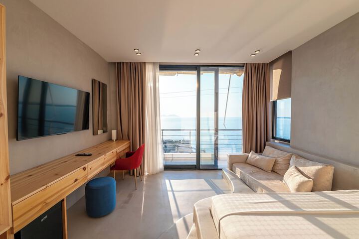 Room 28 of 96