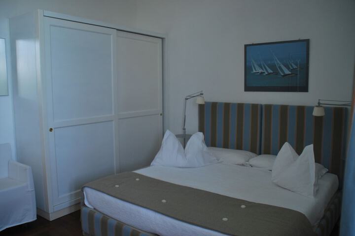 Room 4 of 56
