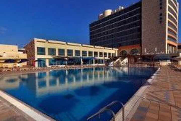 Pool 21 of 26