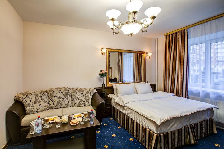 Room 20 of 33