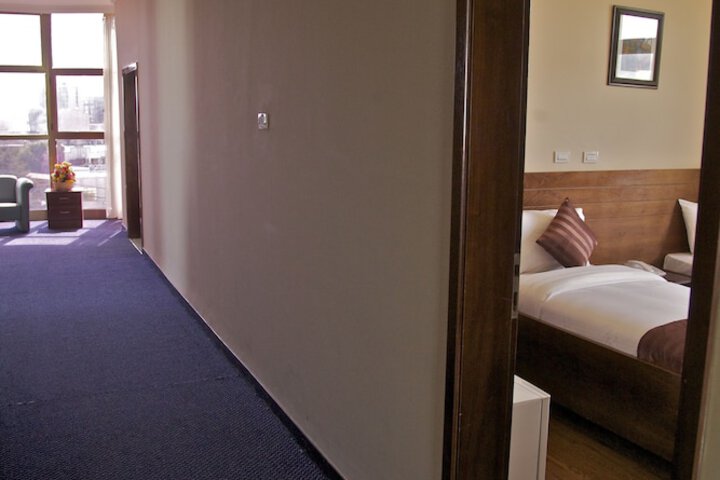Ballroom/Hall 75 of 96