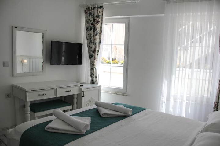 Room 5 of 52