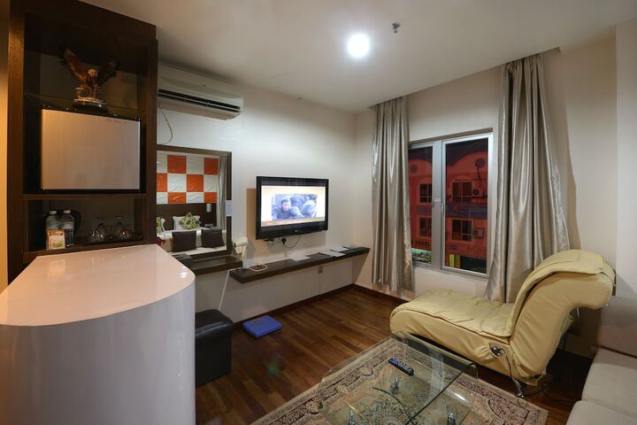 Room 16 of 32