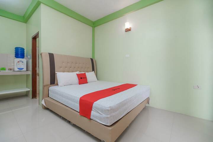 Room 5 of 12