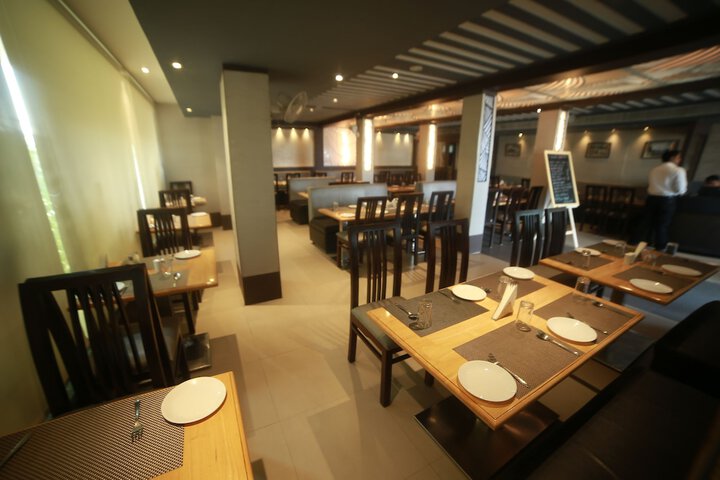 Dining 4 of 7