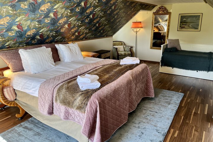 Room 33 of 189