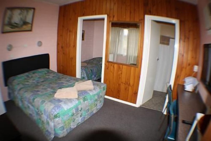 Room 9 of 27